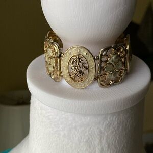 EUC Vintage Victorian Look Stretch Bracelet Gold Tone/Beige Enamel